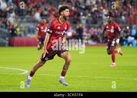 Toronto, Kanada. 31. August 2025. Jonathan Osorio #21 des Toronto FC feierte, nachdem er während des Major League Soccer Matches zwischen CF Montreal und Toronto FC im BMO Field Stadium ein Tor gegen den CF Montreal geschossen hatte. Am 30. August 2025 in Toronto, Kanada. (Foto: Leonardo Ramirez/ Credit: Eyepix Group/Alamy Live News Stockfoto