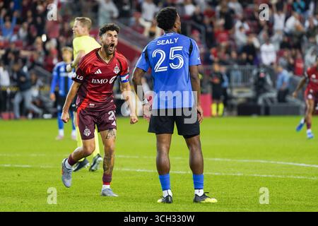 Toronto, Kanada. 31. August 2025. Jonathan Osorio #21 des Toronto FC feierte, nachdem er während des Major League Soccer Matches zwischen CF Montreal und Toronto FC im BMO Field Stadium ein Tor gegen den CF Montreal geschossen hatte. Am 30. August 2025 in Toronto, Kanada. (Foto: Leonardo Ramirez/Eyepix Group/SIPA USA) Credit: SIPA USA/Alamy Live News Stockfoto