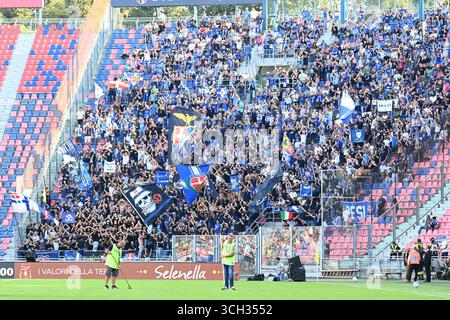 Bologna, Italien. 31. August 2025. Como-Fans beim Spiel Bologna FC vs Como 1907, italienische Fußball Serie A in Bologna, Italien, August 30 2025 Credit: Independent Photo Agency/Alamy Live News Stockfoto