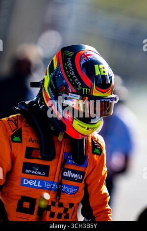 Zandvoort, Niederlande. 30. August 2025. Oscar Piastri, australischer Fahrer des McLaren Formula 1 Teams, wurde nach dem Qualifying zum Grand Prix 2025 der Niederlande gesehen. Quelle: SOPA Images Limited/Alamy Live News Stockfoto