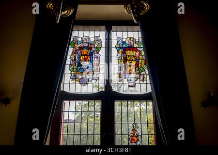 GOUDA: Das jahrhundertealte Rathaus von Gouda am Markt ist für eine zweijährige Renovierung bereit. Eine monumentale Megaoperation. ANP / Hollandse Hoogte / robin utrecht niederlande aus - belgien aus Stockfoto