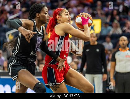 August 30 2025 San Francisco CA, USA Washington Stürmer Shakira Austin (0) geht während des WNBA Basketballspiels zwischen Washington Mystics und den Golden State Walküren in den Basketball. Golden State schlug Washington 99-62 im Chase Center San Francisco Kalifornien Thurman James/CSM Stockfoto