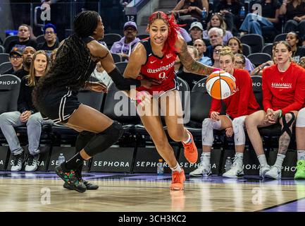 August 30 2025 San Francisco CA, USA Washington Stürmer Shakira Austin (0) geht während des WNBA Basketballspiels zwischen Washington Mystics und den Golden State Walküren in den Basketball. Golden State schlug Washington 99-62 im Chase Center San Francisco Kalifornien Thurman James/CSM Stockfoto
