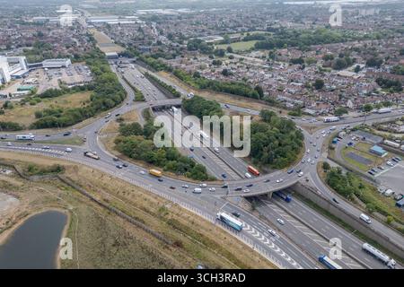Luftaufnahme der Anschlussstelle 33 der Autobahn M62, Großbritannien. Stockfoto