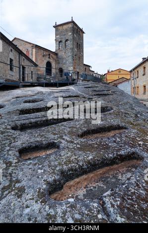 Frühmittelalterliche Nekropole in Regumiel de la Sierra, in der Sierra de la Demanda. Provinz Burgos, Kastilien und León, Spanien. Europa Stockfoto