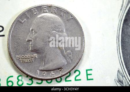 Vorderseite der Münze Washington Quarter Dollars 25c Five American Cent, zeigt das Porträt im linken Profil von George Washington, dem ersten P Stockfoto