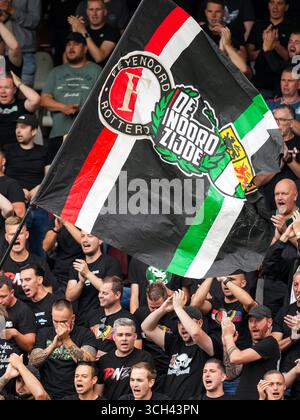 Rotterdam, Niederlande. 31. August 2025. Rotterdam - Feyenoord-Fans während der vierten Runde der Eredivisie-Saison 2025/2026. Das Spiel findet am 31. August 2025 in Rotterdam in Het Kasteel statt. Credit: Box to Box Pictures/Alamy Live News Stockfoto