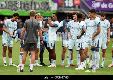 Rotterdam, Niederlande. 31. August 2025. ROTTERDAM, NIEDERLANDE - AUGUST 31: Aufwärmphase von Quinten Timber of Feyenoord, Goncalo Borges of Feyenoord, SEM Steijn of Feyenoord, Ayase Ueda of Feyenoord, Jordan Bos of Feyenoord, Givairo Read of Feyenoord, Anel Ahmedhodzic of Feyenoord 31, Tsuyoshi Watanabe of Feyenoord 2025, Bart (Foto von Hans van der Valk/Orange Pictures) Credit: Orange Pics BV/Alamy Live News Stockfoto