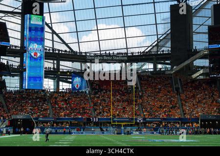 30. August 2025: Mercedes Benz Stadium während des NCAA-Fußballspiels zwischen den Freiwilligen der University of Tennessee und der Syracuse University Orange im Mercedes-Benz Stadium, Atlanta, GA Tim Gangloff/CSM Stockfoto