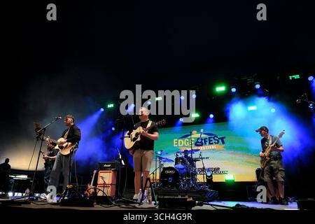 Jedburgh, Großbritannien. 31. August 2025. Am zweiten Tag des EdgeFest 2025 in Lilliardsedge bei Jedburgh tritt das Western End am 30. August 2025 auf. EdgeFest 2025, Musikfestival. Ein wachsendes Musikfestival in den schottischen Grenzen, das jetzt im dritten Jahr in Lilliardsedge in der Nähe von Jedburgh stattfindet. Musik und Unterhaltung für die ganze Familie, unter dem großen Dach. (Quelle: Rob Gray/Alamy Live News Stockfoto