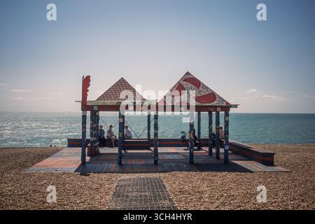 Installation - Casa Anacaona von Sol Calero on the Beach, Folkestone, Kent, Großbritannien Stockfoto
