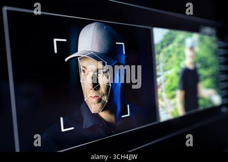 Deepfake, AI Deep Fake Betrug oder Identitätsbetrug. Gesichtserkennung. Identitätsdiebstahl mit künstlicher Intelligenz. Video- oder Fotobearbeitung. Stockfoto