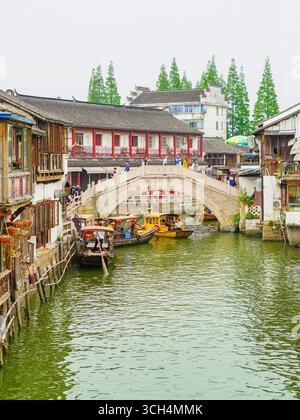 Blick auf die berühmte Wasserstadt Zhujiajiao im Vorort Shanghai, China. Stockfoto