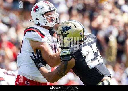 30. August 2025: Tristan Cook (70) und Purdue Defensive Lineman Trey Smith (23) kämpfen im Ross-Ade Stadium in West Lafayette (Indiana) an der Linie des Kampfes zwischen den Ball State Cardinals und den Purdue Boilermakers. John Mersits/CSM (Credit Image: © John Mersits/Cal Sport Media) Stockfoto