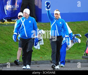 September 2014; Gleneagles, Perthshire, SCT; die Europäer Stephen Gallacher und Ian Poulter gehen am Morgen zum ersten Abschlag für den Ryder Cup 2014 auf dem Gleneagles Hotel-PGA Centenary Course. Stockfoto