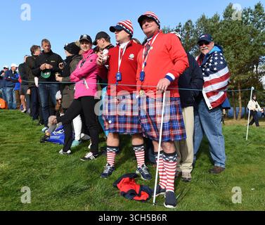 September 2014; Gleneagles, Perthshire, SCT; amerikanische Fans an der Seite des 12. Grüns am ersten Tag des Ryder Cup 2014 im Gleneagles Resort - PGA Centenary Course. Stockfoto