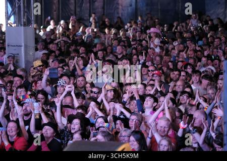 Jedburgh, Großbritannien. 31. August 2025. Vengaboys treten am zweiten Tag des EdgeFest 2025 in Lilliardsedge bei Jedburgh am 30. August 2025 auf. EdgeFest 2025, Musikfestival. Ein wachsendes Musikfestival in den schottischen Grenzen, das jetzt im dritten Jahr in Lilliardsedge in der Nähe von Jedburgh stattfindet. Musik und Unterhaltung für die ganze Familie, unter dem großen Dach. (Quelle: Rob Gray/Alamy Live News Stockfoto