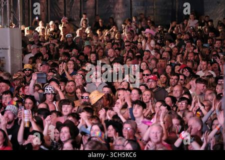 Jedburgh, Großbritannien. 31. August 2025. Vengaboys treten am zweiten Tag des EdgeFest 2025 in Lilliardsedge bei Jedburgh am 30. August 2025 auf. EdgeFest 2025, Musikfestival. Ein wachsendes Musikfestival in den schottischen Grenzen, das jetzt im dritten Jahr in Lilliardsedge in der Nähe von Jedburgh stattfindet. Musik und Unterhaltung für die ganze Familie, unter dem großen Dach. (Quelle: Rob Gray/Alamy Live News Stockfoto