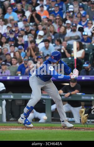 30 2025. August: Kyle Tucker (30), der in Chicago Right Fielder spielt, wird während des Spiels zwischen den Chicago Cubs und den Colorado Rockies im Coors Field in Denver Co. Von einem Pitch getroffen. David Seelig/Cal Sport Medi Stockfoto
