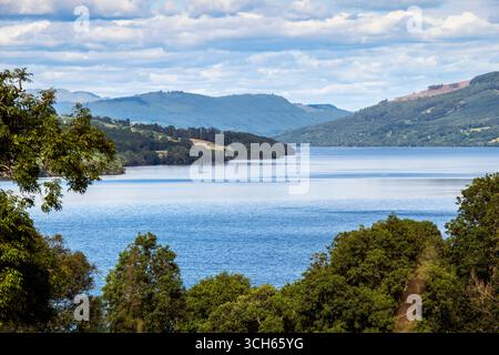 Blick auf Loch Tay aus der Nähe des Dorfes Kenmore in Perth und Kinross, Schottland, Großbritannien Stockfoto