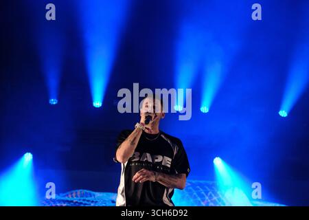 Jedburgh, Großbritannien. 31. August 2025. Beispiel tritt am zweiten Tag des EdgeFest 2025 in Lilliardsedge bei Jedburgh am 30. August 2025 auf. EdgeFest 2025, Musikfestival. Ein wachsendes Musikfestival in den schottischen Grenzen, das jetzt im dritten Jahr in Lilliardsedge in der Nähe von Jedburgh stattfindet. Musik und Unterhaltung für die ganze Familie, unter dem großen Dach. (Quelle: Rob Gray/Alamy Live News Stockfoto