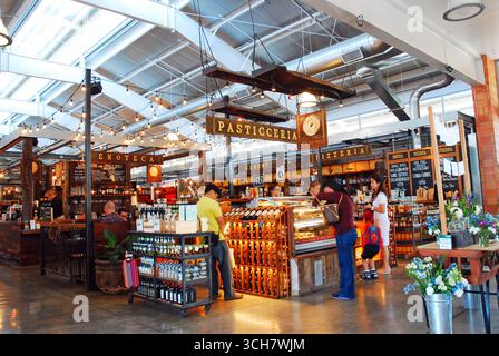 Ein Supermarkt mit Bio-Lebensmitteln in Napa, Kalifornien, verkauft lokale Weine und Produkte Stockfoto