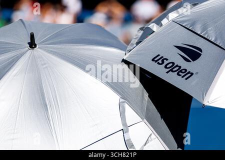 Queens, New York City. 30. August 2025: Ein allgemeiner Überblick über die US Open Regenschirme während der US Open 2025. Corleve/Alamy Live News Stockfoto