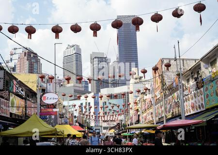 17. September 2025 geschäftiger Straßenmarkt in Kuala Lumpur Malaysia Stockfoto