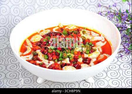 Sichuan gekochter Mandarinenfisch in Chili-Öl Stockfoto
