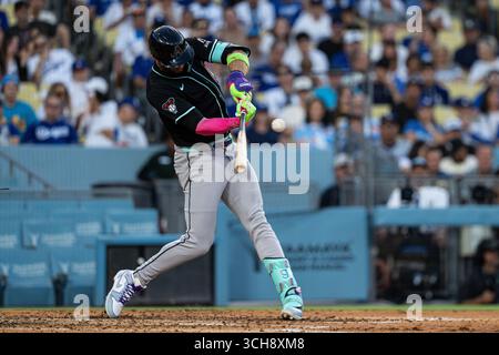Der Arizona Diamondbacks Outfield Lourdes Gurriel Jr. (12) schlägt während eines MLB-Spiels gegen die Los Angeles Dodgers am Samstag, den 30. August 2025, in Dodger Stockfoto