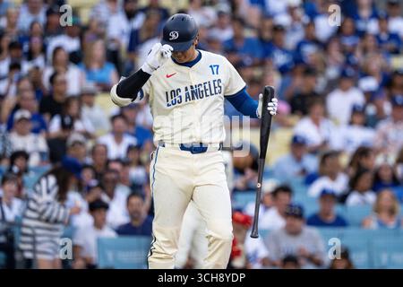 Los Angeles Dodgers-Zweiwegespieler Shohei Ohtani (17) während eines MLB-Spiels gegen die Arizona Diamondbacks am Samstag, den 30. August 2025, im Dodger Stadium Stockfoto