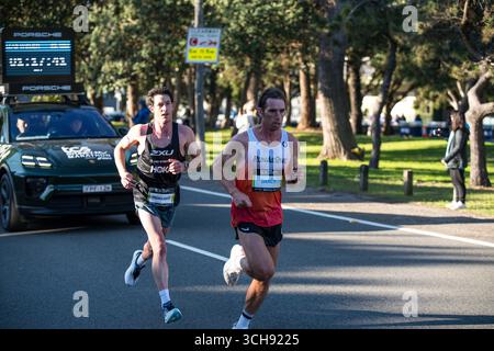 Der Sydney Marathon 2025 zog eine weltweite Gruppe von 35.000 Teilnehmern für seine erste Aufnahme als einer der Abbott World Marathon Majors an. Stockfoto