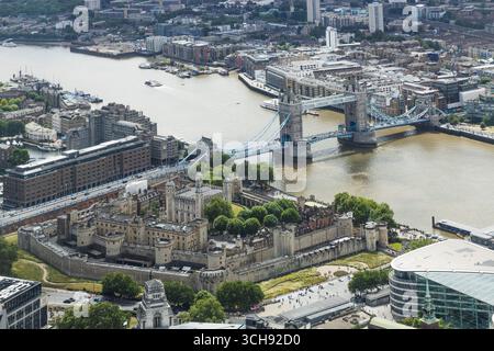 Tower Bridge und Tower of London an der Themse. London, Vereinigtes Königreich, 7. Juli 2024 Stockfoto