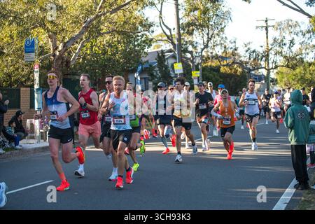 Der Sydney Marathon 2025 zog eine weltweite Gruppe von 35.000 Teilnehmern für seine erste Aufnahme als einer der Abbott World Marathon Majors an. Stockfoto