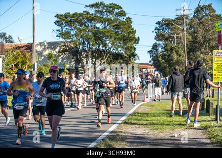 Der Sydney Marathon 2025 zog eine weltweite Gruppe von 35.000 Teilnehmern für seine erste Aufnahme als einer der Abbott World Marathon Majors an. Stockfoto