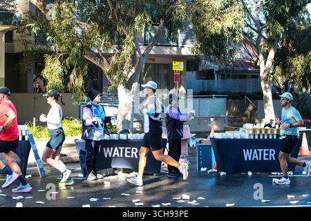 Der Sydney Marathon 2025 zog eine weltweite Gruppe von 35.000 Teilnehmern für seine erste Aufnahme als einer der Abbott World Marathon Majors an. Stockfoto