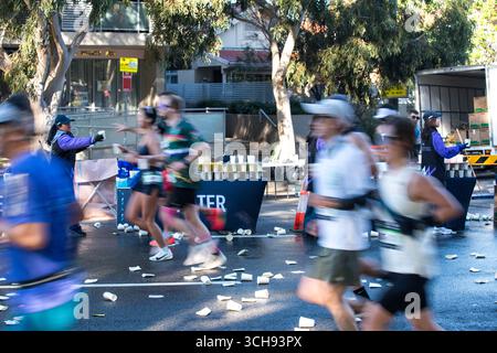 Der Sydney Marathon 2025 zog eine weltweite Gruppe von 35.000 Teilnehmern für seine erste Aufnahme als einer der Abbott World Marathon Majors an. Stockfoto