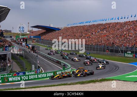 Zandvoort, Niederlande. 31. August 2025. Start des Formel-1-Grand-Prix 2025 in den Niederlanden. Quelle: SOPA Images Limited/Alamy Live News Stockfoto