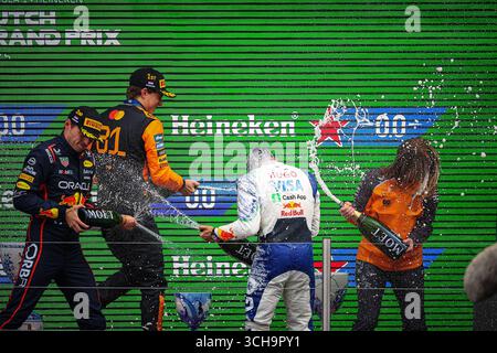 Podium des Rennens: Oscar Piastri gewinnt den niederländischen GP vor Max Verstappen und Isack Hadjar, Zandvoort 28-31. August 2025. Formel-1-Weltmeisterschaft 2 Stockfoto
