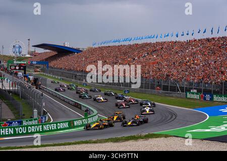 Zandvoort, Niederlande. 31. August 2025. Start des Formel-1-Grand-Prix 2025 in den Niederlanden. (Foto: Luca Martini/SOPA Images/SIPA USA) Credit: SIPA USA/Alamy Live News Stockfoto