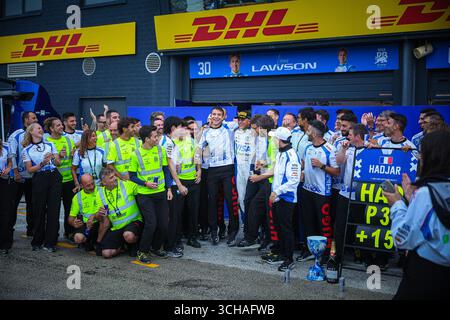 Niederlande, Niederlande. September 2025. Renn Bulls Team Fotofeier am Ende des Rennens, nach dem Podium von Isack Hadjar 3. Während des niederländischen GP, Zandvoort 28-31. August 2025. Formel-1-Weltmeisterschaft 2025. Quelle: Unabhängige Fotoagentur/Alamy Live News Stockfoto