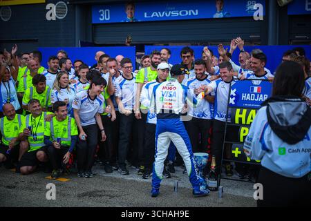 Niederlande, Niederlande. September 2025. Renn Bulls Team Fotofeier am Ende des Rennens, nach dem Podium von Isack Hadjar 3. Während des niederländischen GP, Zandvoort 28-31. August 2025. Formel-1-Weltmeisterschaft 2025. Quelle: Unabhängige Fotoagentur/Alamy Live News Stockfoto