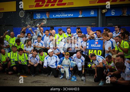 Niederlande, Niederlande. September 2025. Renn Bulls Team Fotofeier am Ende des Rennens, nach dem Podium von Isack Hadjar 3. Während des niederländischen GP, Zandvoort 28-31. August 2025. Formel-1-Weltmeisterschaft 2025. Quelle: Unabhängige Fotoagentur/Alamy Live News Stockfoto