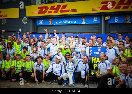 Niederlande, Niederlande. September 2025. Renn Bulls Team Fotofeier am Ende des Rennens, nach dem Podium von Isack Hadjar 3. Während des niederländischen GP, Zandvoort 28-31. August 2025. Formel-1-Weltmeisterschaft 2025. Quelle: Unabhängige Fotoagentur/Alamy Live News Stockfoto