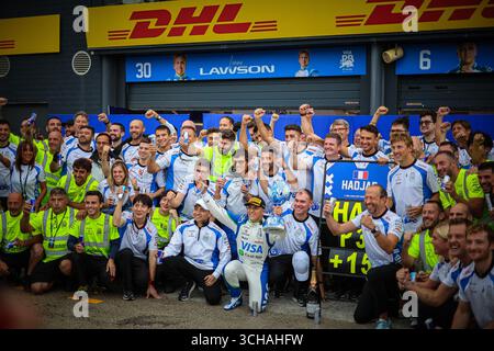 Niederlande, Niederlande. September 2025. Renn Bulls Team Fotofeier am Ende des Rennens, nach dem Podium von Isack Hadjar 3. Während des niederländischen GP, Zandvoort 28-31. August 2025. Formel-1-Weltmeisterschaft 2025. Quelle: Unabhängige Fotoagentur/Alamy Live News Stockfoto