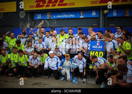 Niederlande, Niederlande. September 2025. Renn Bulls Team Fotofeier am Ende des Rennens, nach dem Podium von Isack Hadjar 3. Während des niederländischen GP, Zandvoort 28-31. August 2025. Formel-1-Weltmeisterschaft 2025. Quelle: Unabhängige Fotoagentur/Alamy Live News Stockfoto