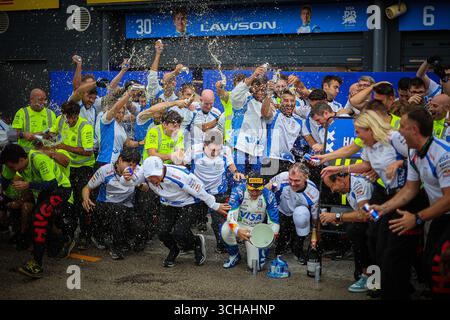 Niederlande, Niederlande. September 2025. Renn Bulls Team Fotofeier am Ende des Rennens, nach dem Podium von Isack Hadjar 3. Während des niederländischen GP, Zandvoort 28-31. August 2025. Formel-1-Weltmeisterschaft 2025. Quelle: Unabhängige Fotoagentur/Alamy Live News Stockfoto