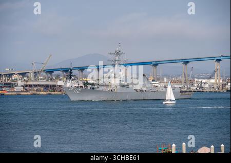 San Diego, Kalifornien - 8. August 2025: Die USS Michael Murphy (DDG-112) ist ein Aegis-Raketenzerstörer der Arleigh-Burke-Klasse Stockfoto