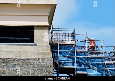 Bristol, Großbritannien. September 2025. Arbeiter, die wichtige Reparaturen an der weltberühmten Clifton Suspension mitbringen. Die Brücke ist am freitag, den 5. September für 3 Tage für den gesamten Verkehr geschlossen. Bildnachweis: Robert Timoney/Alamy Live News Stockfoto