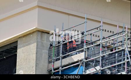 Bristol, Großbritannien. September 2025. Arbeiter, die wichtige Reparaturen an der weltberühmten Clifton Suspension mitbringen. Die Brücke ist am freitag, den 5. September für 3 Tage für den gesamten Verkehr geschlossen. Bildnachweis: Robert Timoney/Alamy Live News Stockfoto